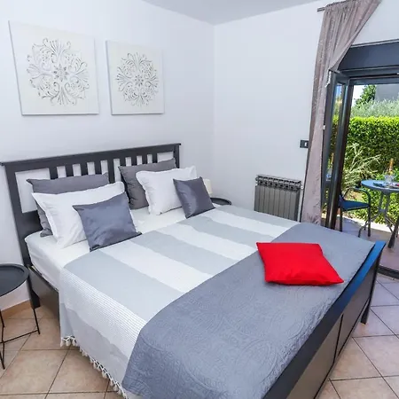 Apartments Villa Irena Porec Exterior photo